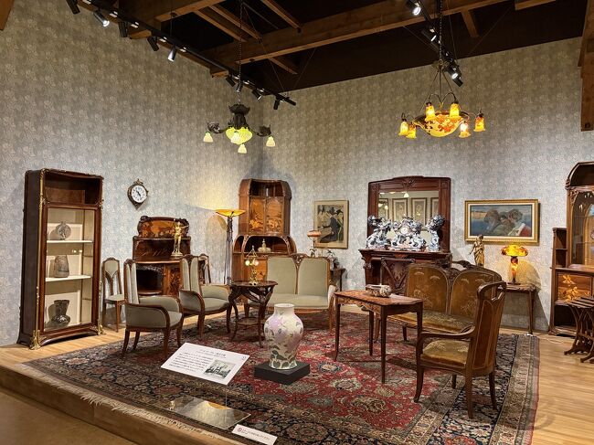 アールヌーヴォー様式の間です。