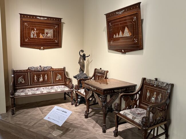 古代エジプト調の家具です。