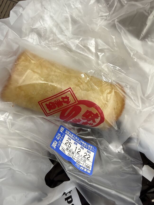 パンロールを買って、目の前の待合所でいただきます。<br />5月に直営店に来て、できたてのパンロールを食べましたが、<br />やはり違います。<br />冷めると別物です。<br />是非直営店で食べてみてください。<br /><br />甘いものが食べたいので、<br />札幌大通りのきのとやに向かいます。