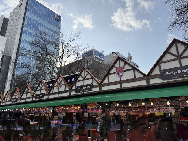 昼間も賑わっています。