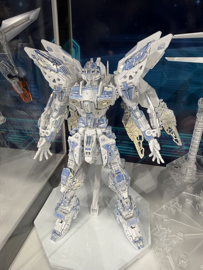 こちらがガンプラの最高級品、<br />12月13日に発売となり、あっという間に完売となった、<br />ストライクフリーガンダムトワイライトコーティングです。<br />価格は驚きの66000円でした。