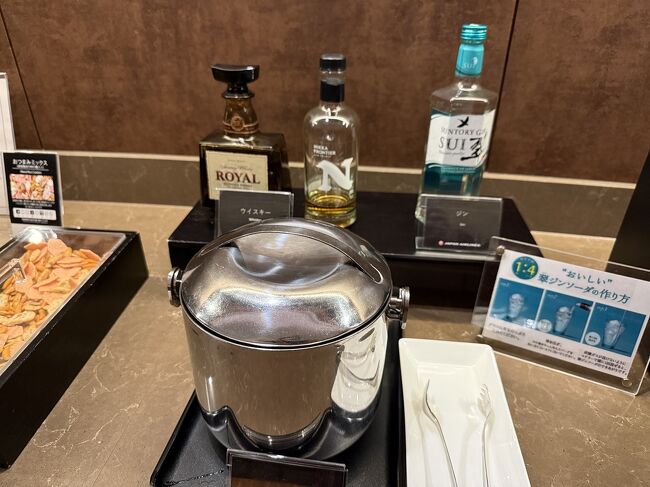 サントリーローヤル、ニッカフロンティア、翠ジンがあります。<br />特にニッカフロンティアは2024年10月から発売された人気商品です。<br />4月からは飲食店のみの出荷となっていて一般には入手困難だったそうですが、<br />この12月からようやく購入できるようになったそうです。<br />それでも品薄状態なので、ここでの消費の速さはうなずけます。<br />そういえばテレビＣＭで福山市のがオンエアされ始めていましたね。