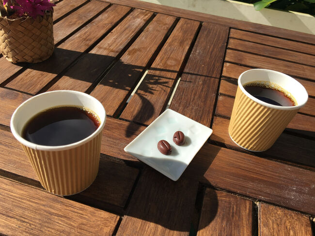 試飲のコーヒーとチョコレート