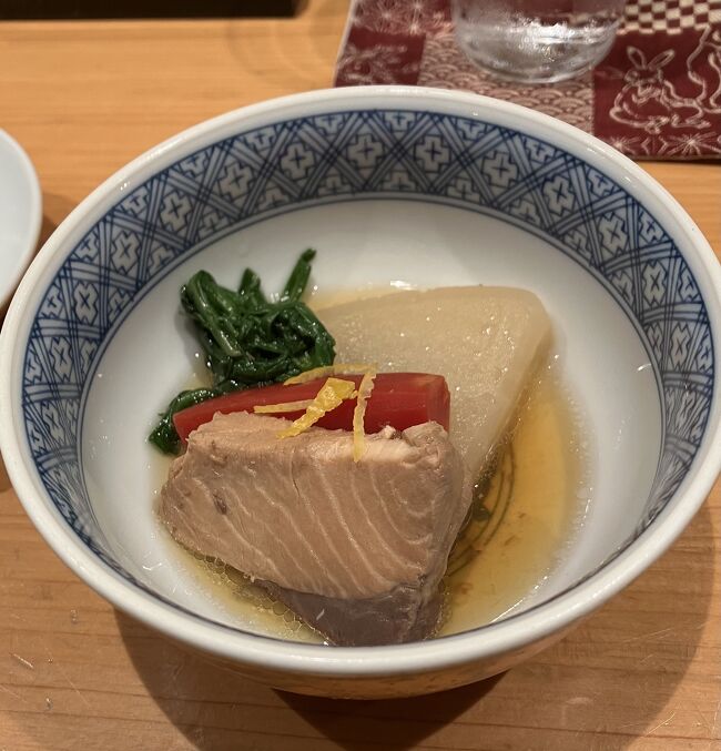 煮物は、鰤大根<br /><br />全部別々に煮てあって、味が違う<br /><br />大根も聖護院大根