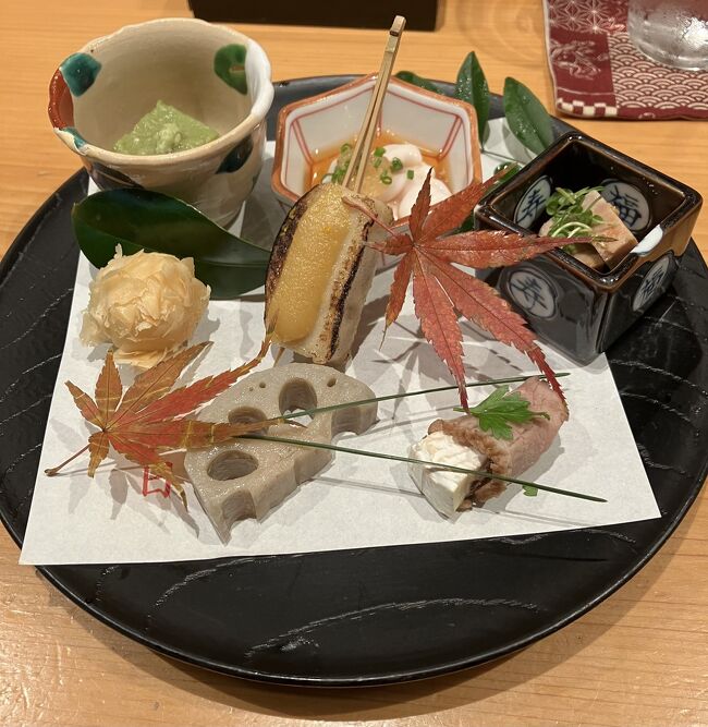 八寸<br /><br />どれも手が掛かっていて美味しいんですが<br />春菊の胡麻豆腐とあん肝の西京漬<br />絶品でした<br />大将の工夫が凄い！