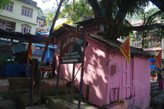 交番はピンク色。<br />