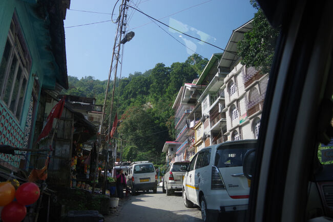 レスヒを抜けてまた山の中に入って来ました。<br />