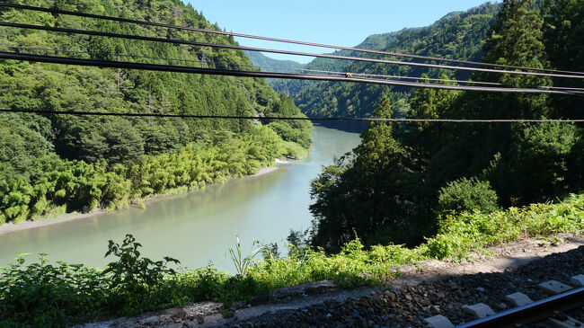 崖下には天竜川が流れていました。