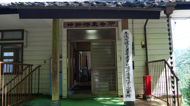今日は参議院議員選挙の日。<br />この集会場も投票所として使われていました。<br />中には、３人ほどの選挙立会人の人がいましたが、いったい何人くらいの人がここで投票していたのでしょう。
