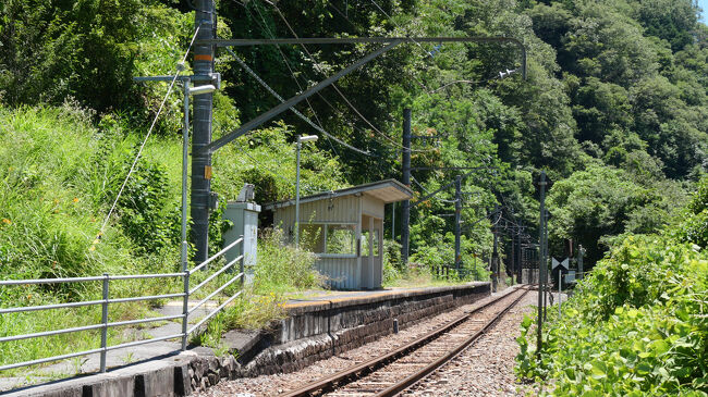 この駅もホーム１本の停留所駅です。