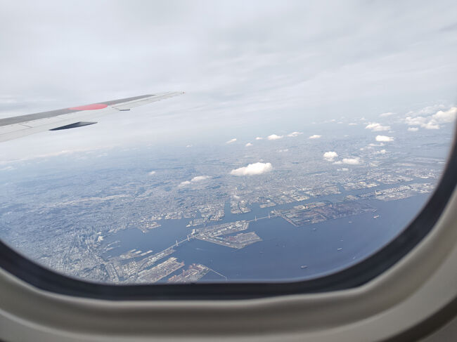 離陸<br /><br />大黒ふ頭付近ですね。ここから雲の上に向かいます。