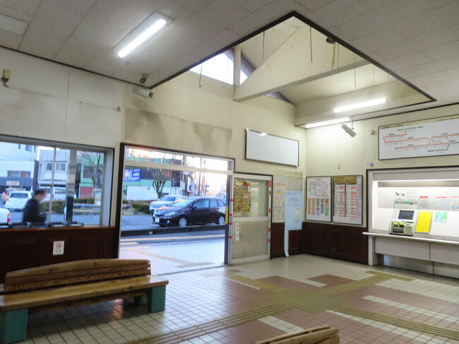 平日の朝ゆえ人の出入りも多く、なかなか撮りにくかった。