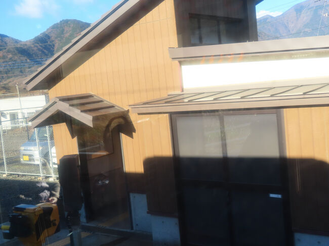 これは波高島(はだかじま)駅。南巨摩郡身延町。ここも「ゆるキャン△」で出てくる駅。