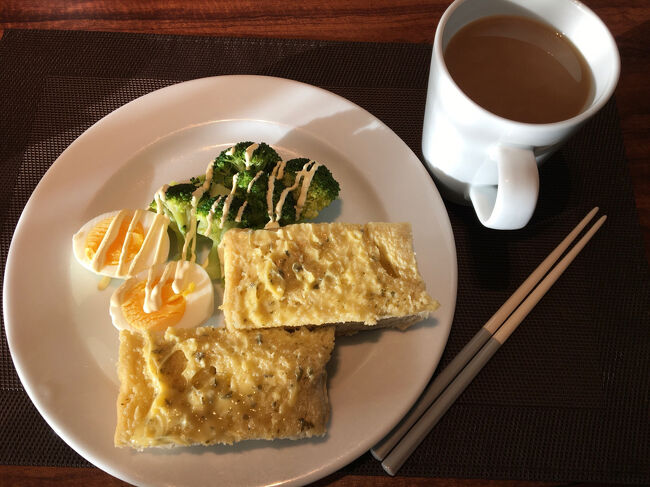 今朝はお部屋で朝食