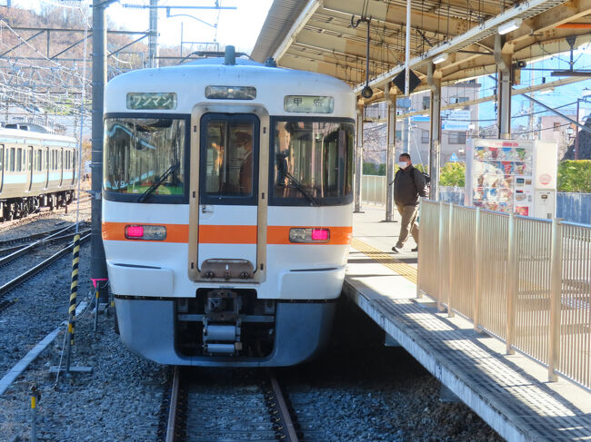 隅っこにぽつんとある身延線のホーム。