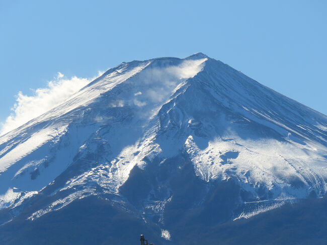 富士急行線に乗るのは初めて。絶好のお天気でまたまた美しい富士山がいっぱい見られました。
