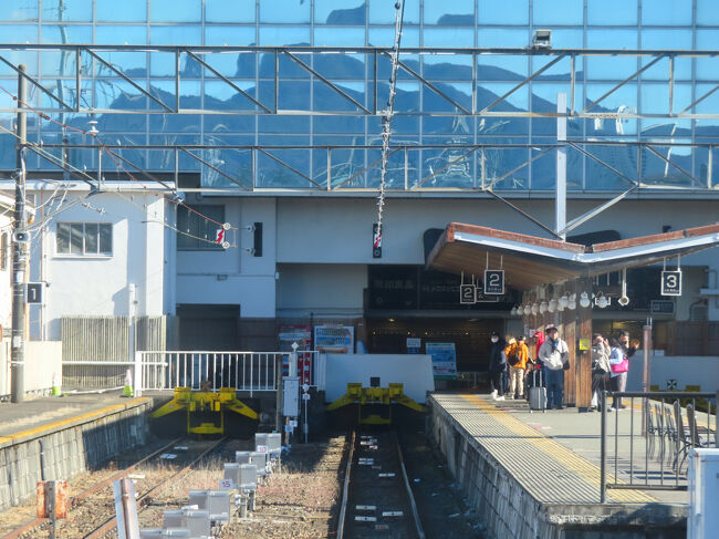 12:46、富士山駅。スイッチバックします。ここまでが大月線で、ここから先が河口湖線。なのでここが起点の鉄道なんですね。