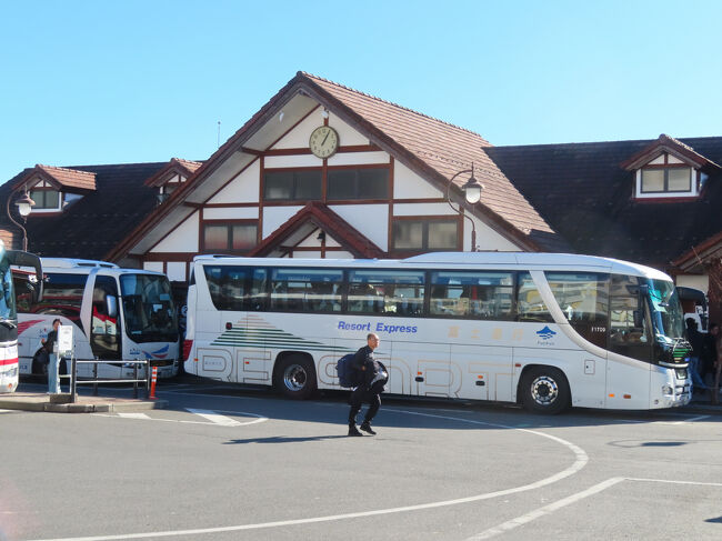 観光バス横付けになるともうお手上げ。