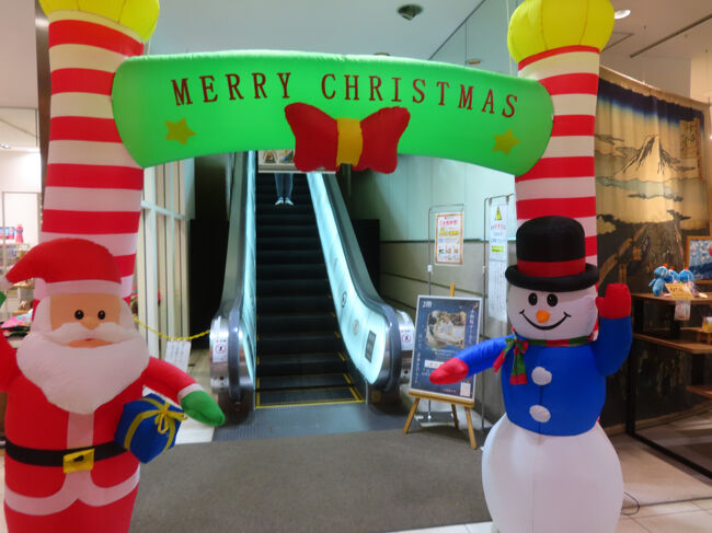 １Ｆの上りエスカレーター乗り口。クリスマスなんですねぇ。