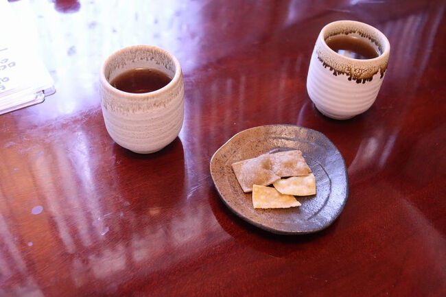 <br />お茶と一緒に蕎麦の焼いたものも。<br /><br />素朴な味で美味しかったです。