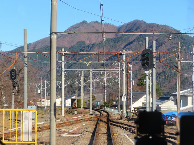 くっきりした青空。やっぱり架線柱ってじゃま。