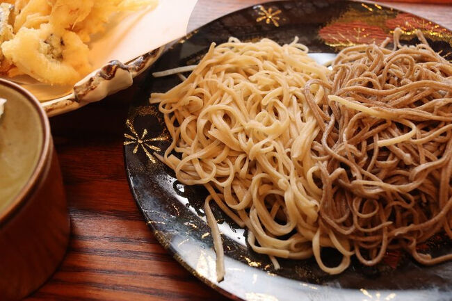 <br />右が福井県越前市産<br /><br />左が栃木県鹿沼市産の二種盛りです。<br /><br /><br />どちらもそのまま少しいただきましたら<br /><br />風味が違って良かったです。