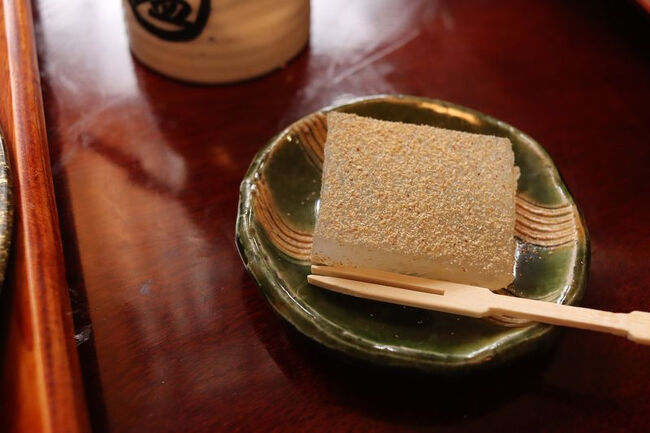 <br />ちょっとしたデザートも。<br /><br />きな粉にそば粉も入ってるそうです。