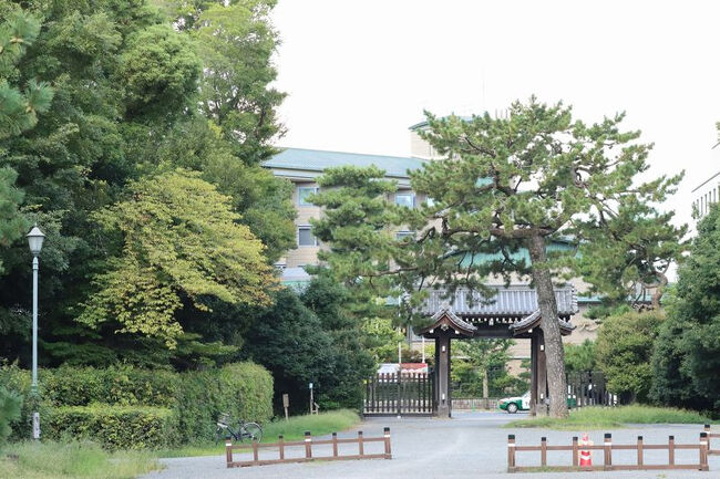 <br />蛤御門。<br /><br />下立売門からでも良かったのですが、こちら出ました。