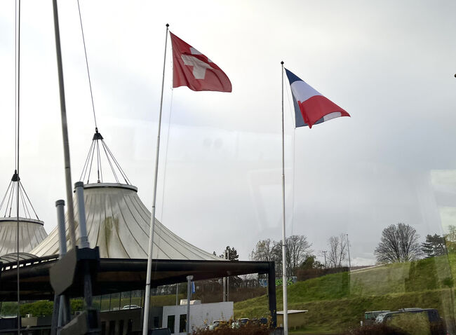 このジャンクションのような場所がフランスとの国境