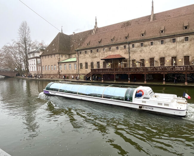 イル川に囲まれた中の旧市街地が世界遺産です