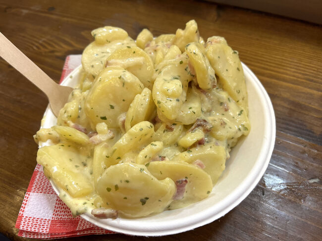 この地域はポテトが美味しいし、味付けも絶品！<br />マーケットグルメ、侮れません