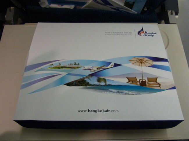 バンコクエアウェイズの機内食はお弁当形式です。