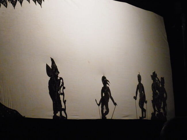 伝統芸能の影絵スバエクを見に来ました。