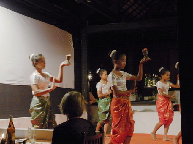 子供たちのダンスも見られます。