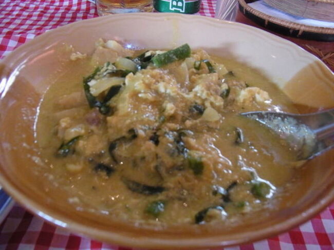 名物料理のひとつ　淡水魚のココナッツミルク煮の「アモック」