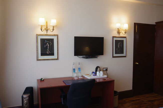 広くてゆったりとした部屋は調度品も落ち着いていて、ワンランク上を感じさせます。<br />