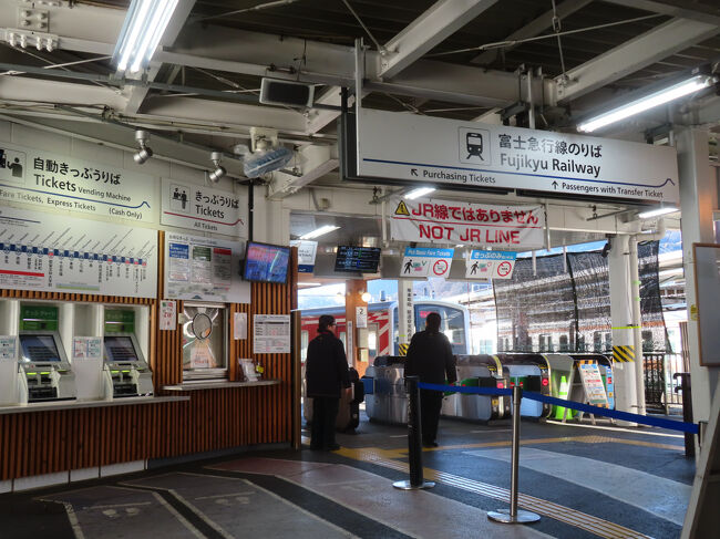 大月駅の駅舎もちょっと有名です、見に行きましょう。