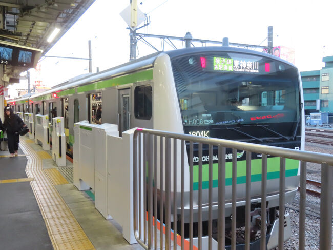 16:16発の東神奈川行き横浜線。すでに満員近かったけれど、なんとか座れました。車窓をあれこれ撮れる状況ではないので、ひたすら静かにお座り。