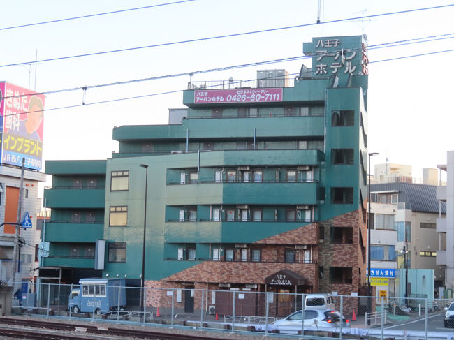 以前見た真緑色のビル。おおー、みどりやなぁ。