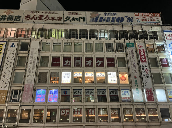 私のお気に入りの駅前ビル。夜はこんなふうなんだ。