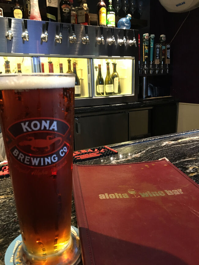 出遅れたので、テーブル席は一杯。<br />カウンターからのスタート