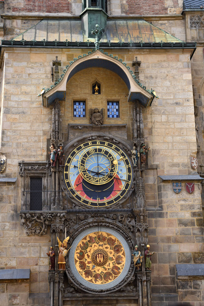 旧市庁舎<br />プラハの天文時計<br /><br />天文時計の前。細かい仕掛けがぎっしりで、どこを見ても何か動きそうでした。<br />