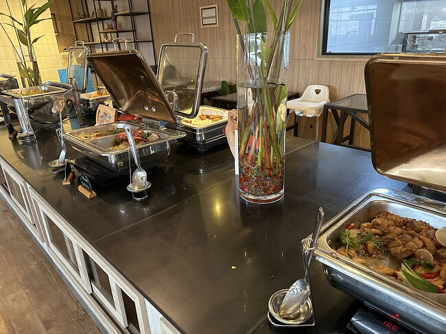 料理はインドネシア料理が中心です。