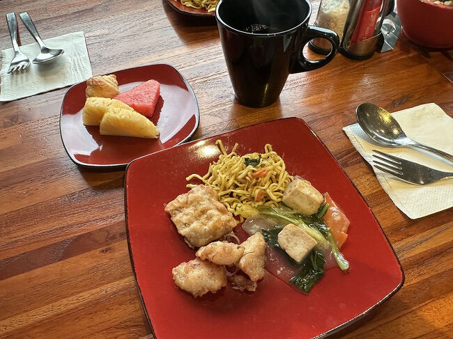 ある日の朝ごはん。<br />パンの種類がもう少しあればよかった。