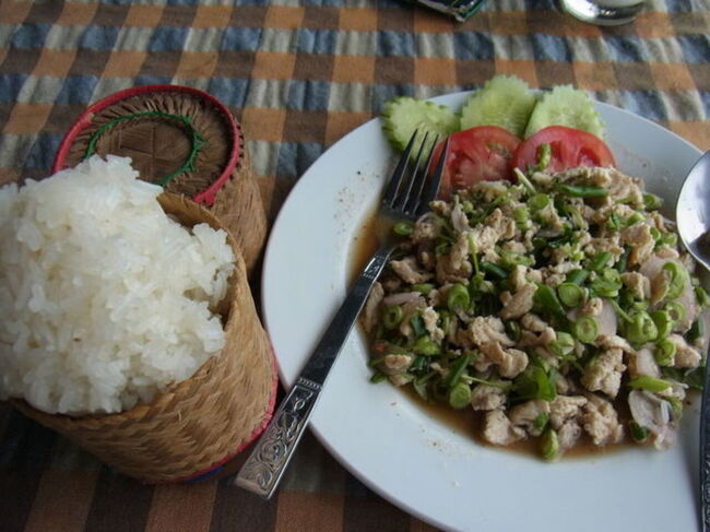 ラオス名物ラープ　いつ食べてもおいしい