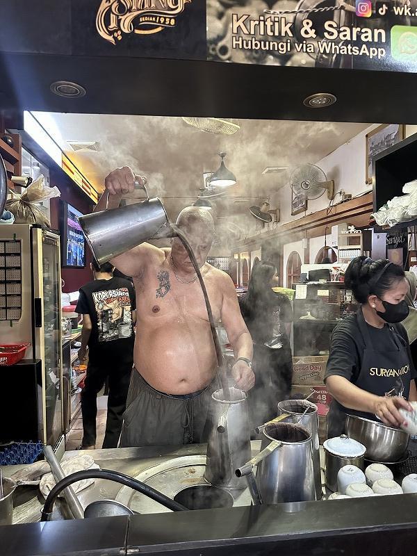 おじさんは早朝しかいないらしい。<br />この日も7:30に見たらもういませんでした。