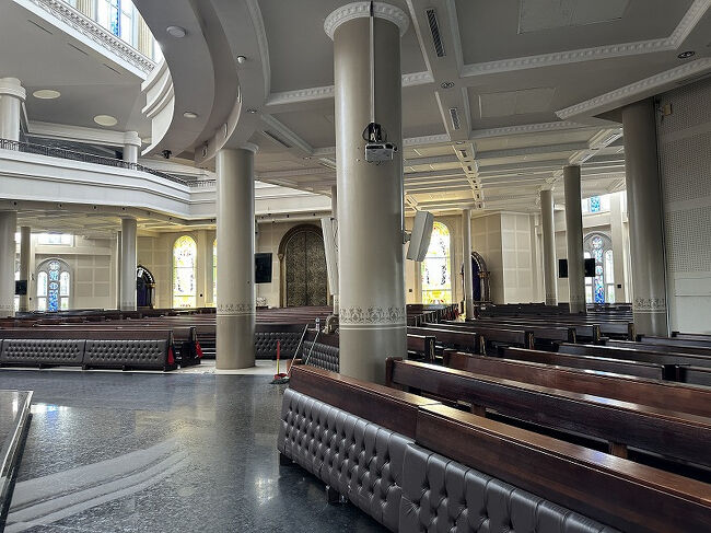 裏口から中に入ると、清掃中の方がいるのみ。<br />見学はご自由にどうぞという感じ。