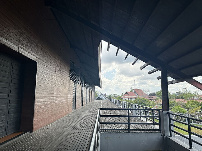 階段で2Fへ上がれました。<br />何もなかった。