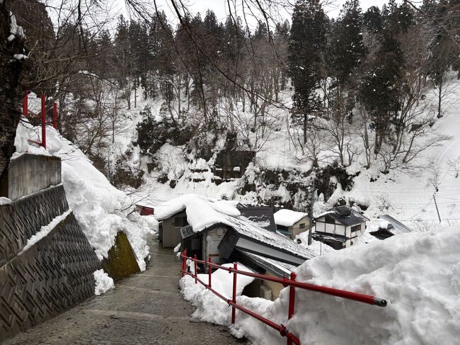 お風呂上りに、滑らない様に気を付けて街へ降りていきます。<br /><br />冬は銀坑洞も閉鎖されており、白銀公園散策も出来ません。<br /><br />でも、冬に来てよかった～と思います。