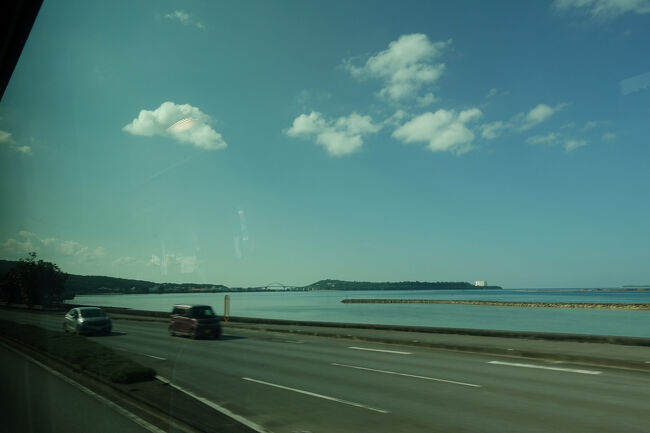 　高速バスとはいえ、名護の許田インターまでは一般道を走行。一般道内での乗り降りもＯＫで、本部～名護間の需要もカバーします。<br />　ただし乗り放題系の切符は、一般道のバス停相互間でも使えないのでご用心。